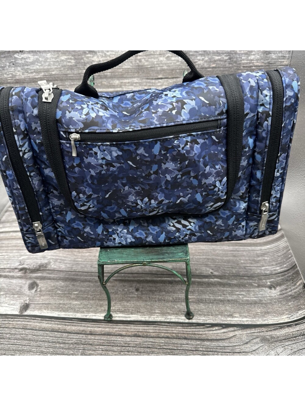 Baggallini Bag Toiletry Kit Blue Navy Floral Hanging Cosmetic Travel Nylon NWT